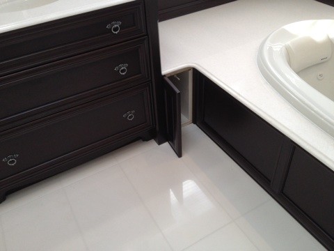 Inspiration for a transitional home design remodel in Toronto