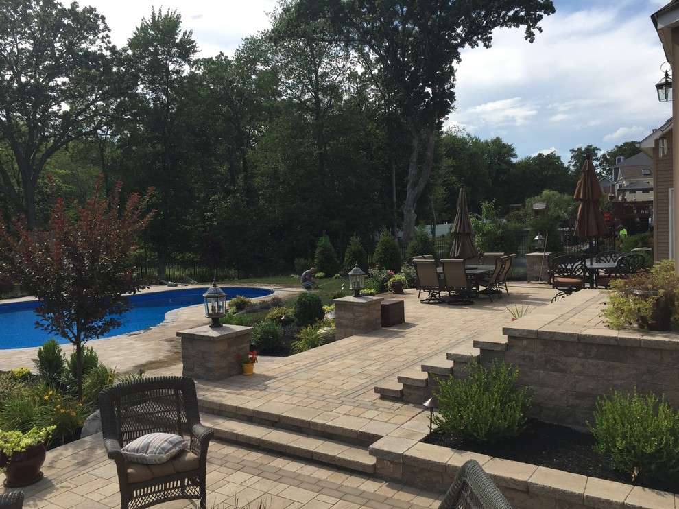 Example of a mountain style home design design in New York