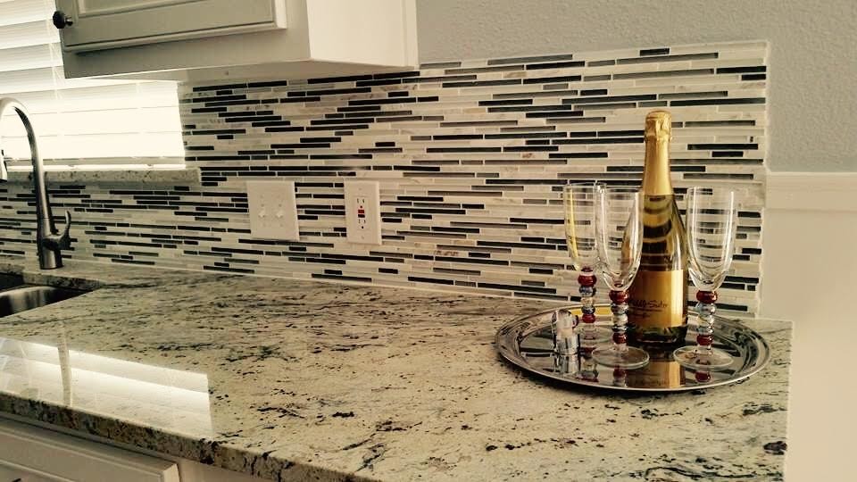 Transitional kitchen photo in Dallas