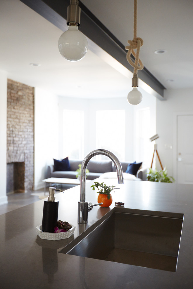 Transitional kitchen photo in Chicago