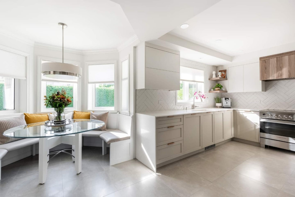 Bright Transitional Kitchen Blainville