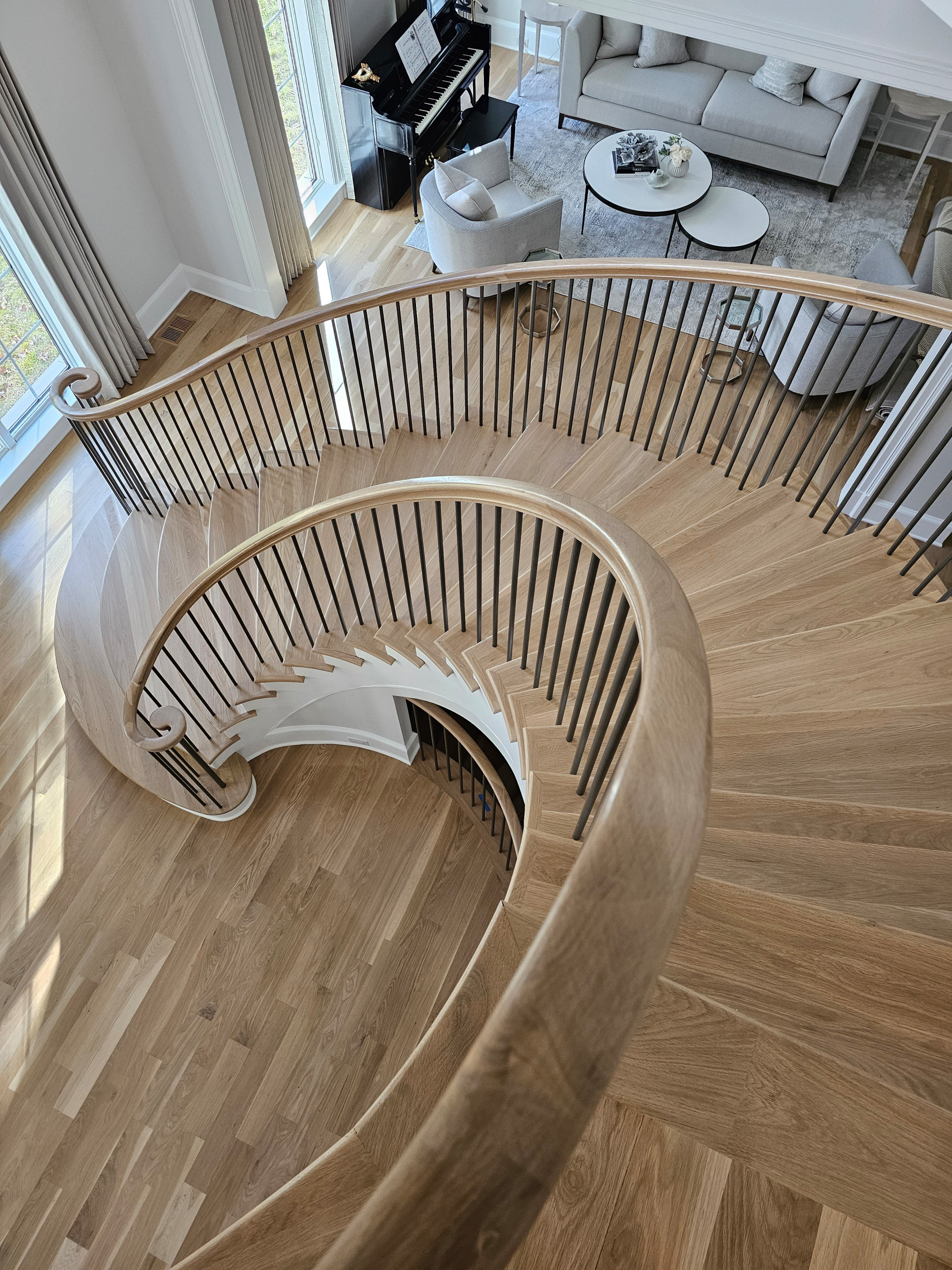 116_Elegant & Eye-catching Curved Staircase, Leesburg VA 20175