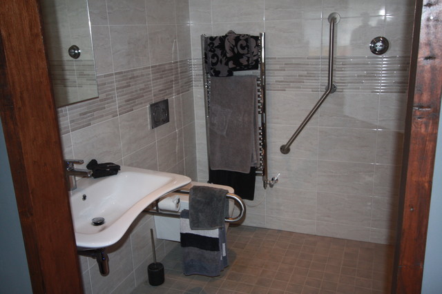 Mobility bathrooms / Accessible bathing moderne-badevaerelse