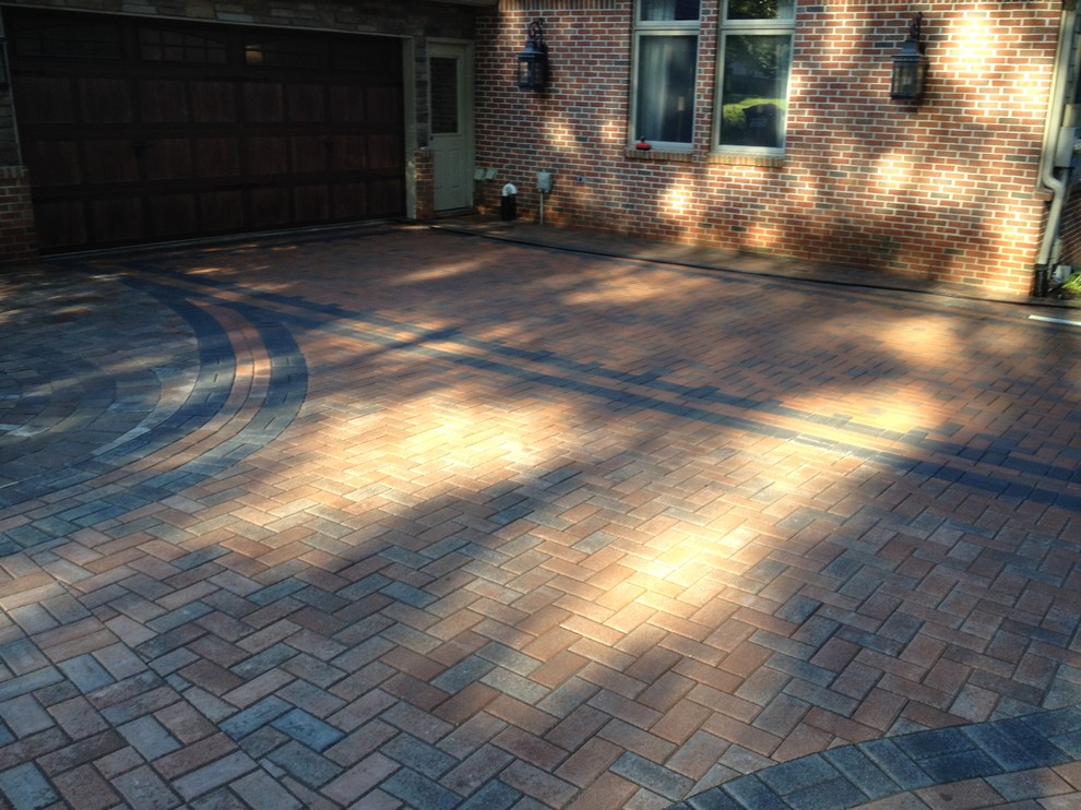 Photo of an expansive arts and crafts front yard patio in Detroit with brick pavers.
