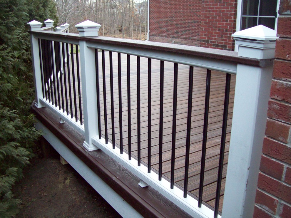 Photo of a mid-sized transitional backyard deck in Detroit with no cover.