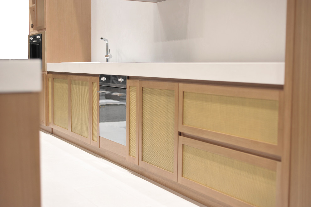 Transitional kitchen photo in Toronto