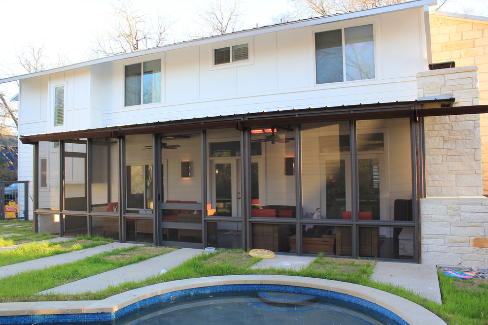 Photo of a contemporary verandah in Austin.