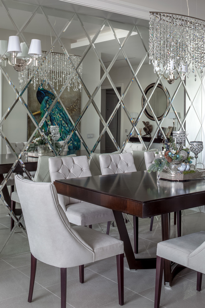 This is an example of a transitional dining room in Moscow.
