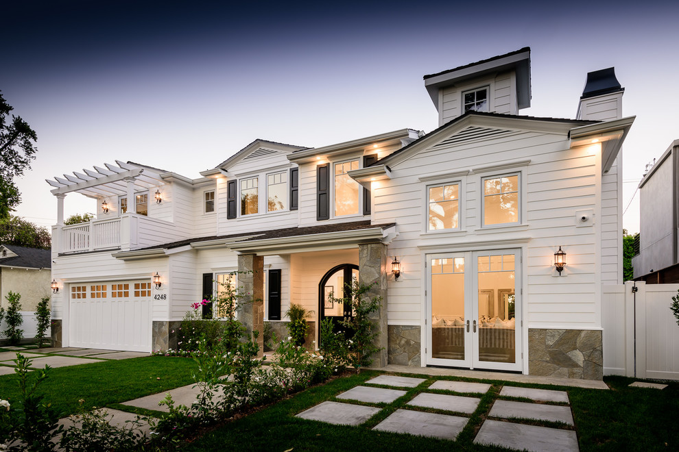 Photo of a transitional exterior in Los Angeles.