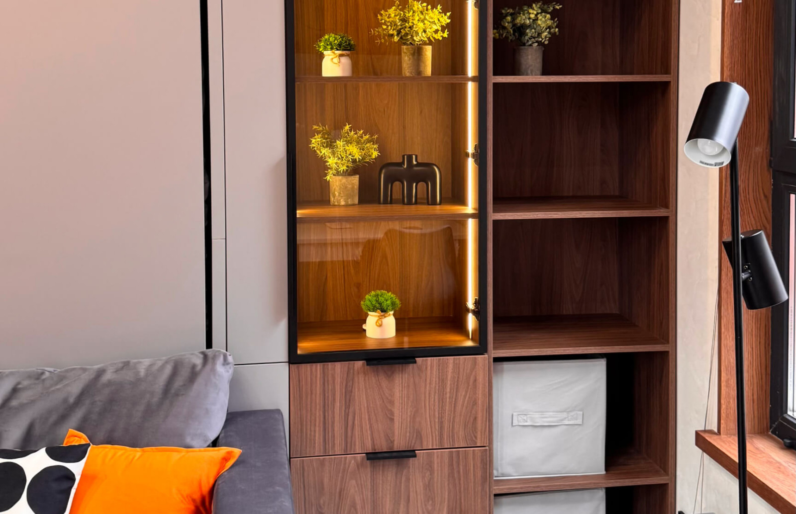 Шкаф-кровать трансформер 3 в 1 в квартире-студии