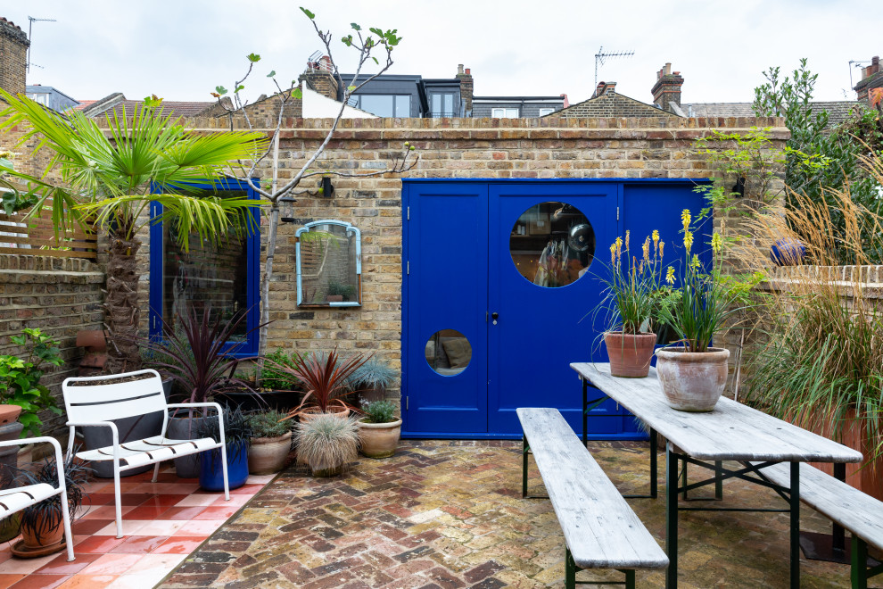 Design ideas for an eclectic rooftop and rooftop deck in London with no cover and a container garden.