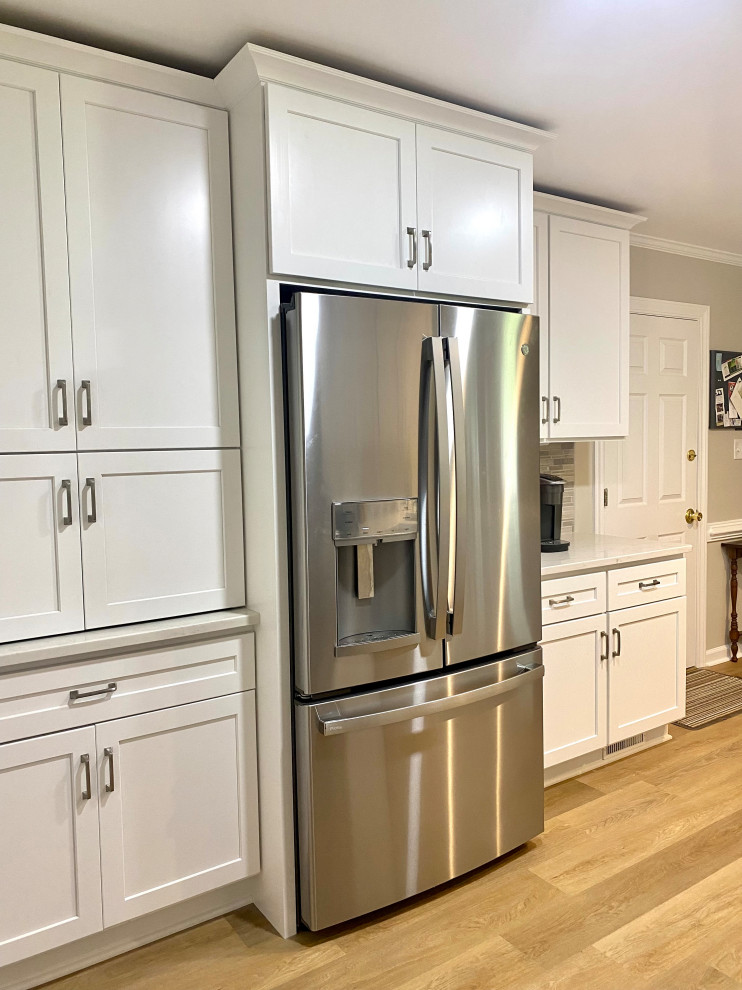 Kitchen - transitional kitchen idea