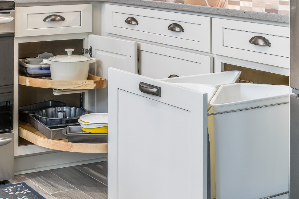 Kitchen - transitional kitchen idea