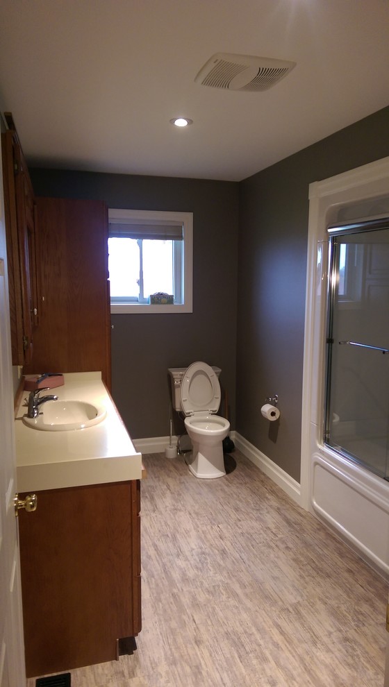 Alcove bathtub - mid-sized transitional master vinyl floor and multicolored floor alcove bathtub idea with recessed-panel cabinets, medium tone wood cabinets, a two-piece toilet, gray walls, laminate countertops and yellow countertops