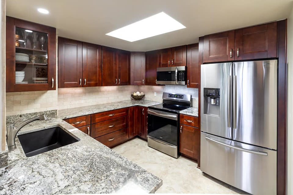 Example of a transitional home design design in Baltimore