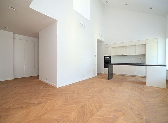 Никольская Плаза