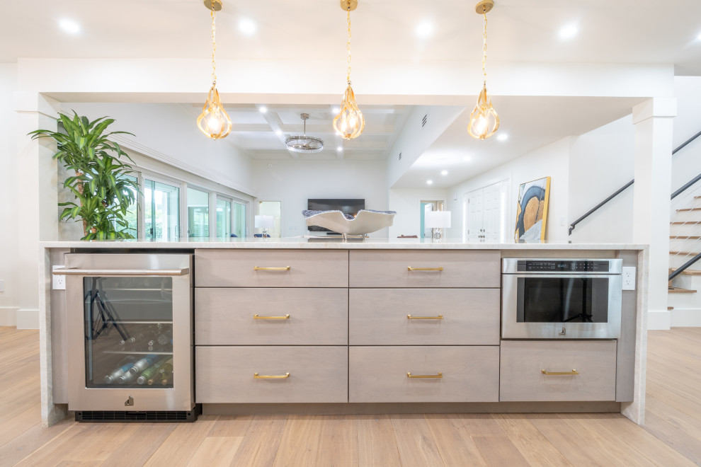 Inspiration for a transitional home design remodel in Miami