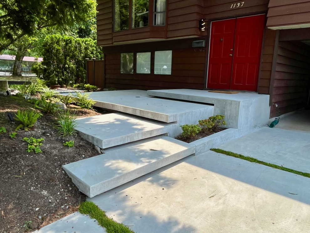 Floating concrete steps & slab driveway with planted strips - Modern ...