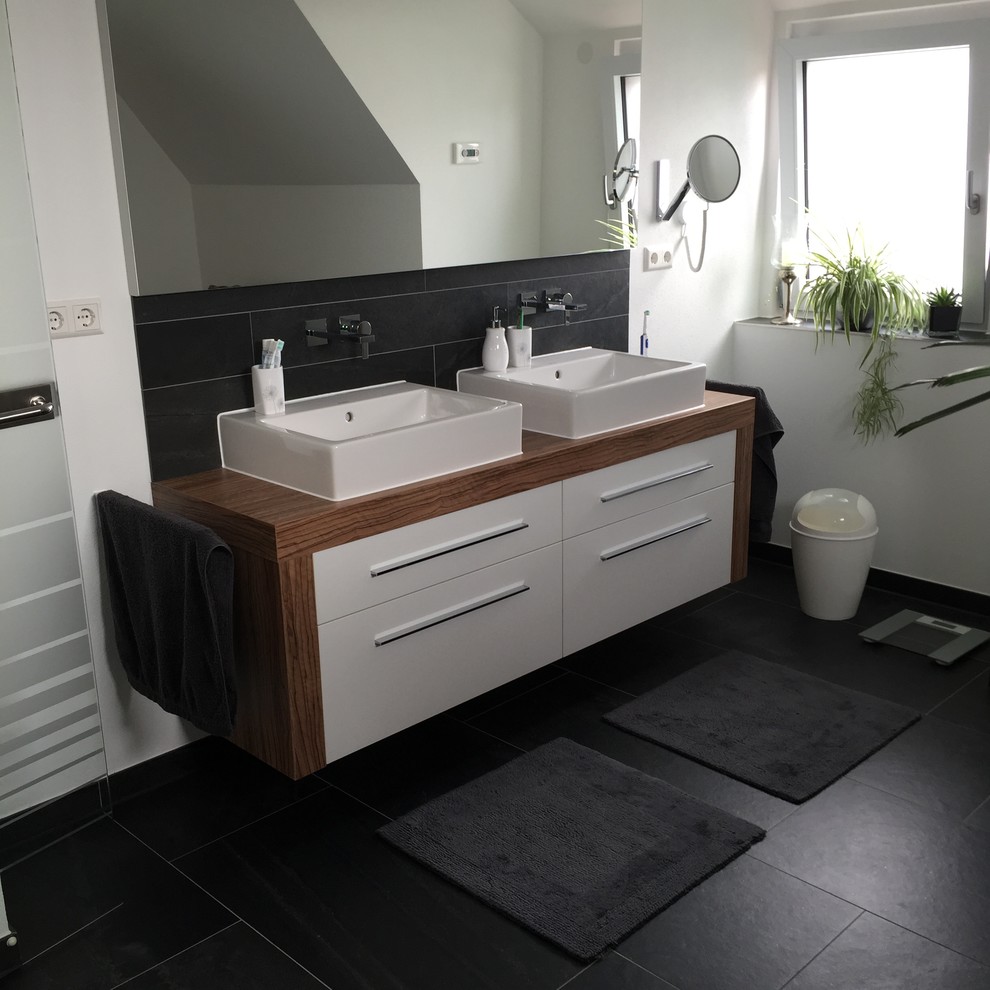 Expansive modern 3/4 bathroom in Stuttgart with flat-panel cabinets and white cabinets.