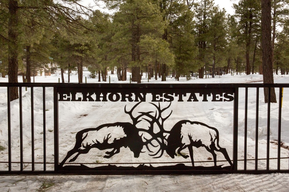 Inspiration for a rustic home design remodel in Phoenix