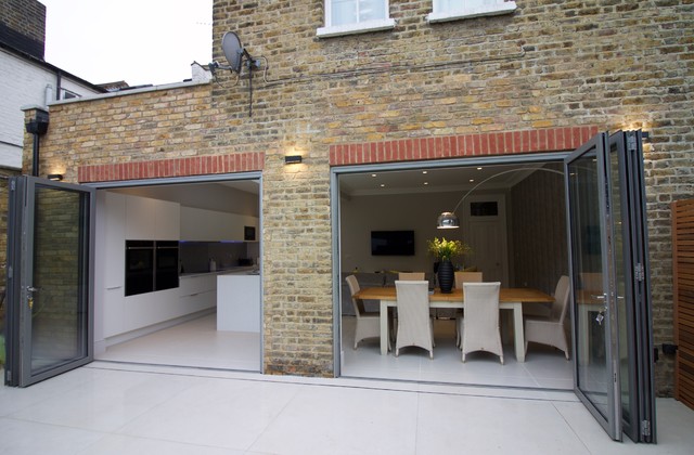 The Avenue, Ealing contemporary-courtyard