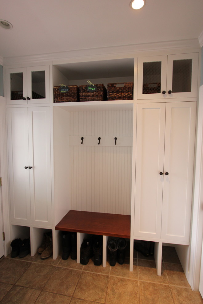 Entryway - mid-sized transitional entryway idea in Boston