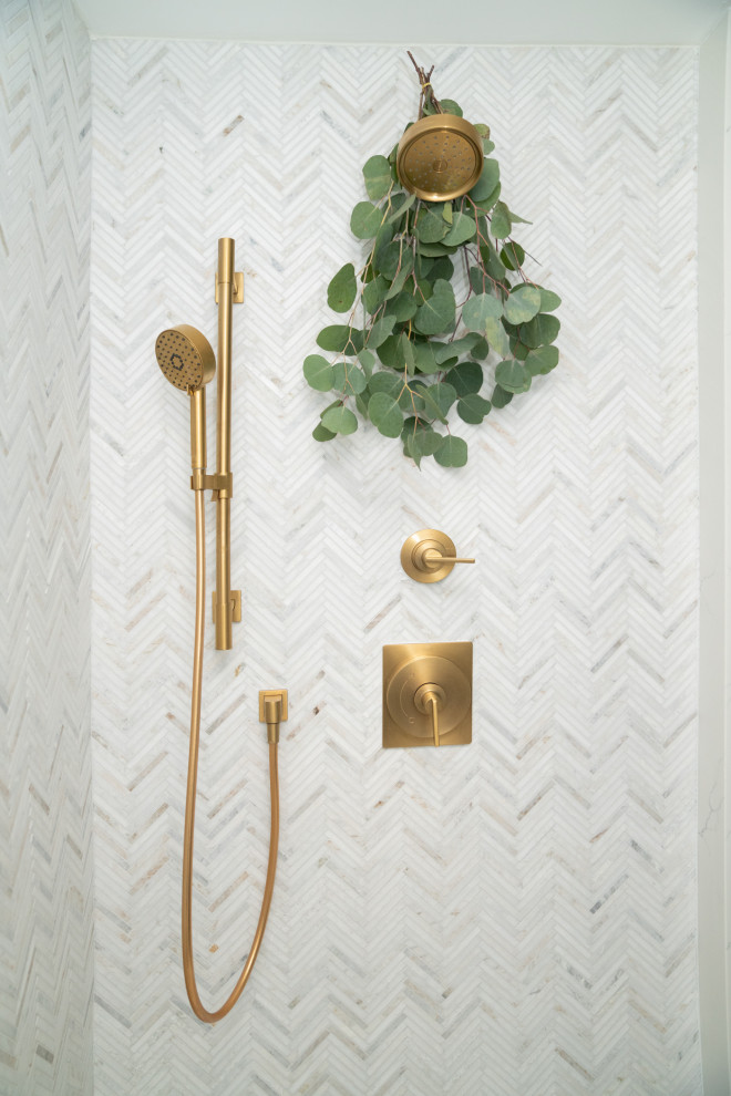 Example of a transitional home design design in Miami