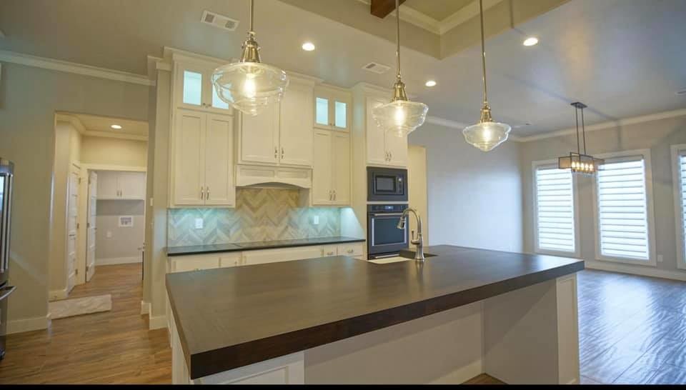 Home design - transitional home design idea in Austin