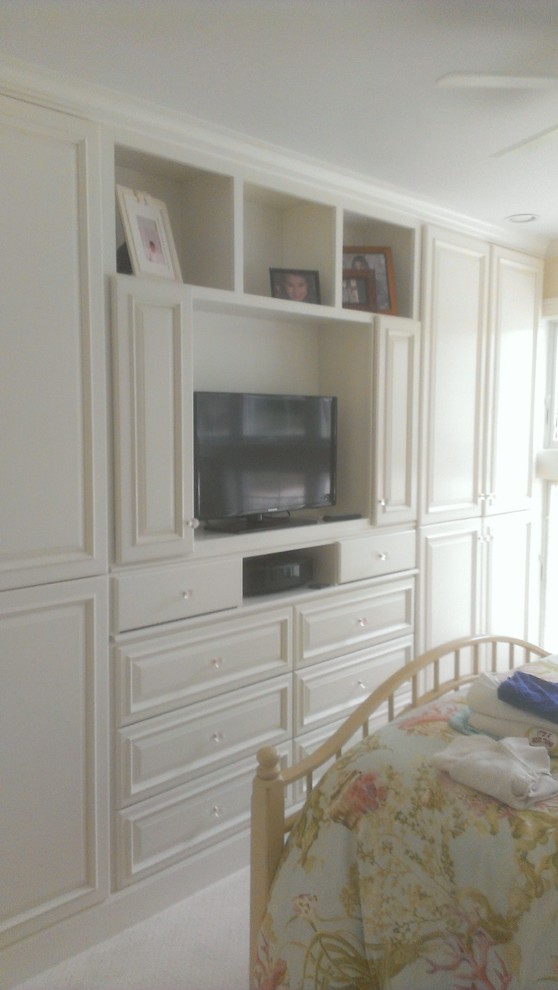 Inspiration for a transitional home design remodel in Providence