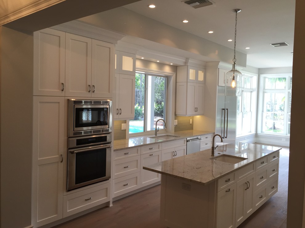 Kitchen - transitional kitchen idea in Miami