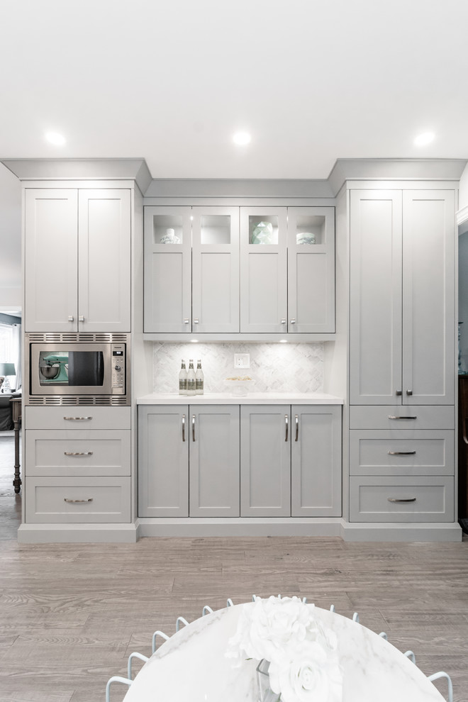 Transitional kitchen photo in Toronto