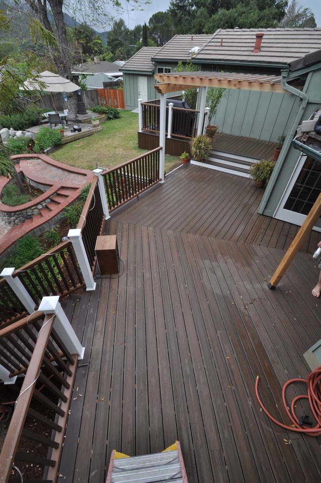 Transitional home design photo in Los Angeles