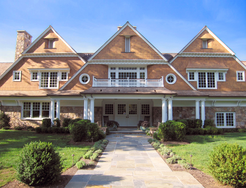 Design ideas for a traditional exterior in New York.