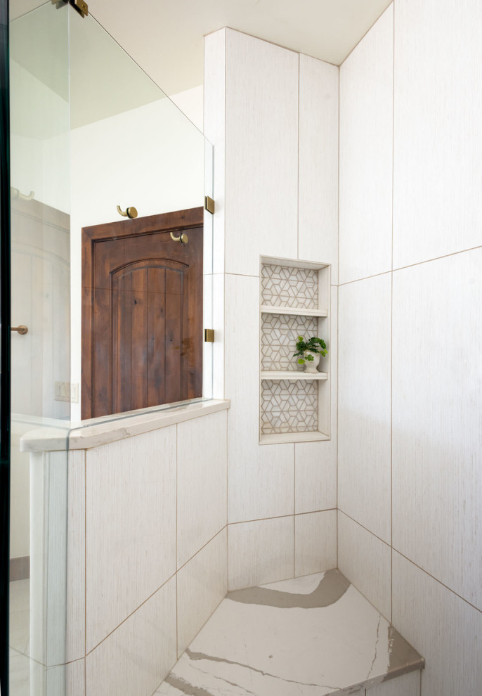 Example of a transitional home design design in Denver