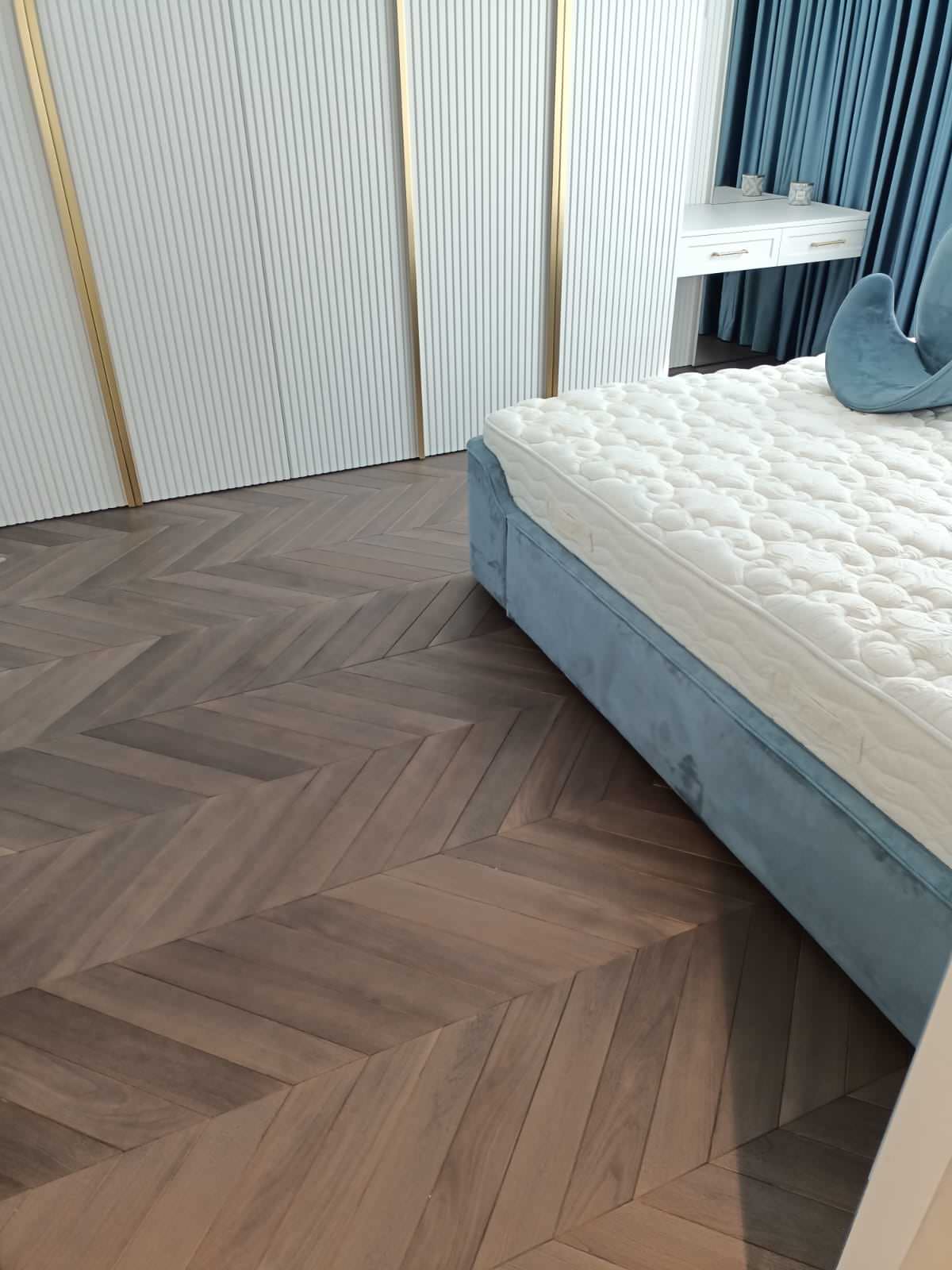 Инженерная доска, дуб, масло с твёрдым воском, французская ёлка.