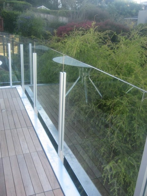 SF Cap Less Glass Guardrail - Modern - Patio - San ...