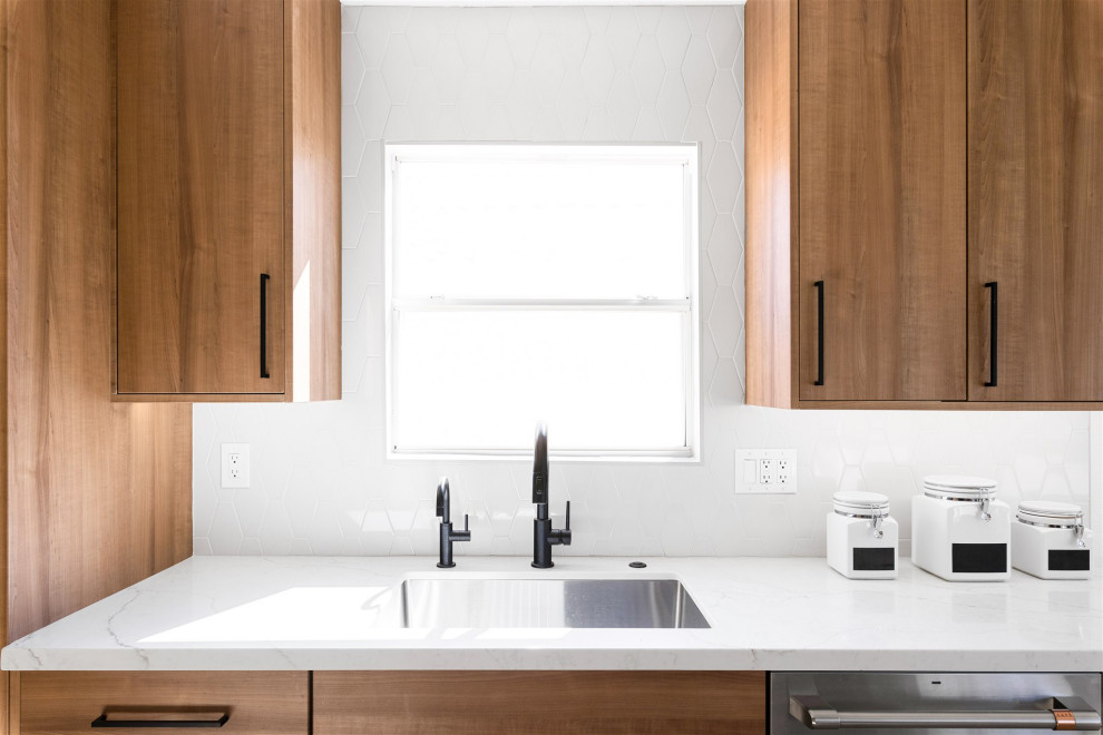 Mid-sized transitional home design photo in Phoenix