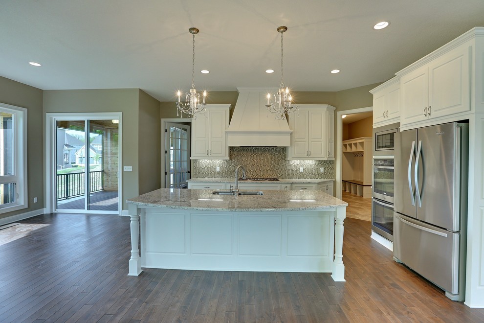 Kitchen - transitional kitchen idea in Minneapolis