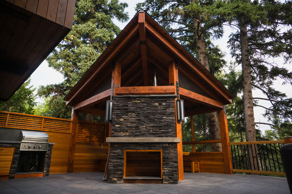 Inspiration for a rustic backyard deck remodel in Calgary