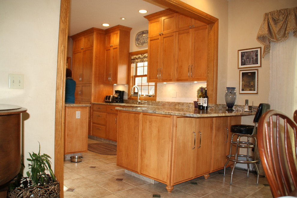 Transitional kitchen photo in Bridgeport