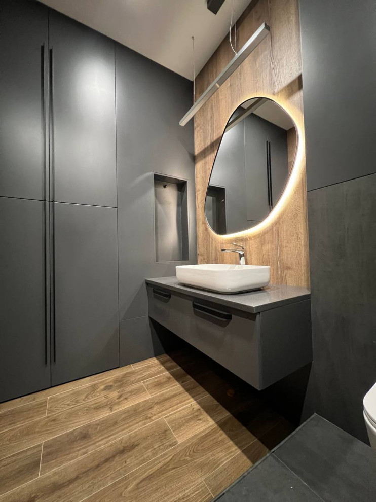 Скрытый шкаф с панелированием