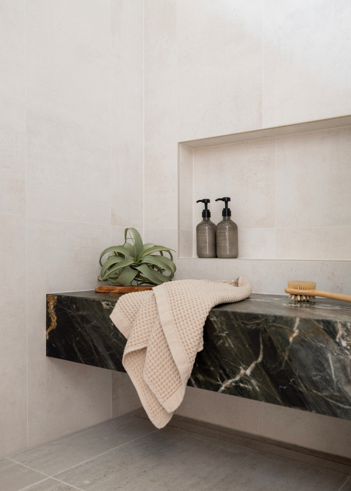 Example of a transitional home design design in San Francisco