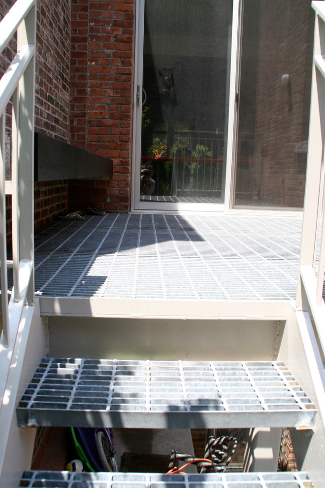 Deck with subway grating