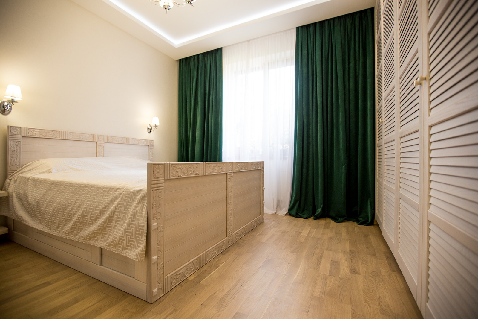 Интерьер загородного дома с греческими мотивами. Реализация