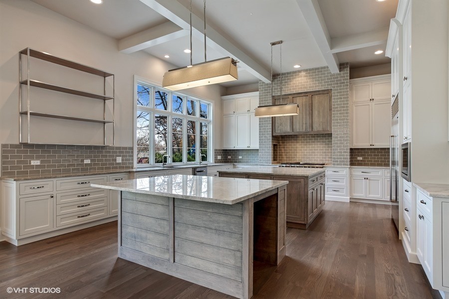 Example of a cottage kitchen design in Chicago