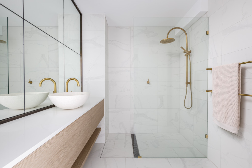 Inspiration for a contemporary bathroom in Sydney.