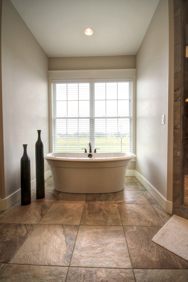 Example of a transitional bathroom design in Chicago