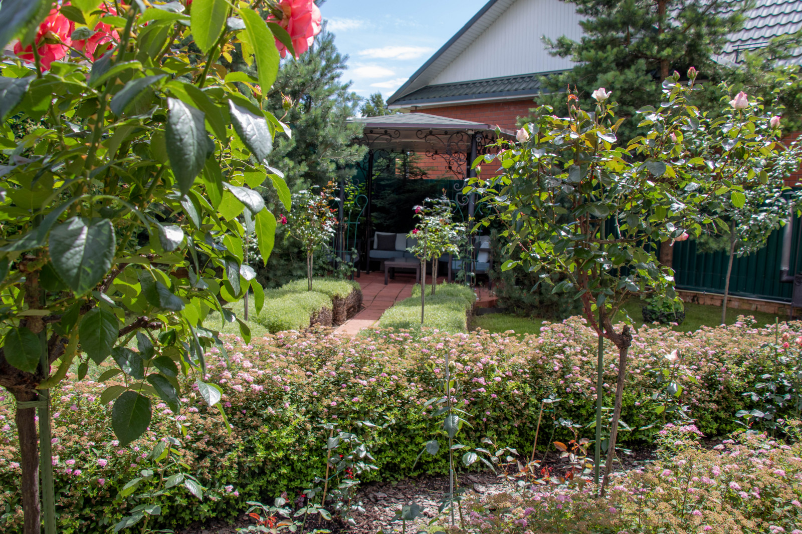 Французский садик в поселке Рыбаки Дмитровское шоссе