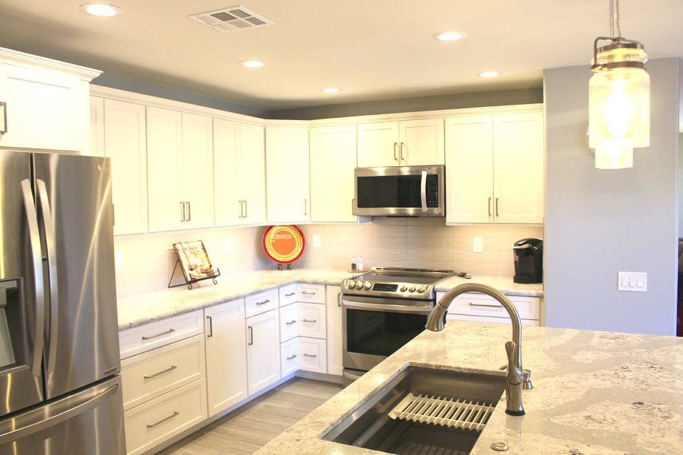 Transitional kitchen photo in Phoenix