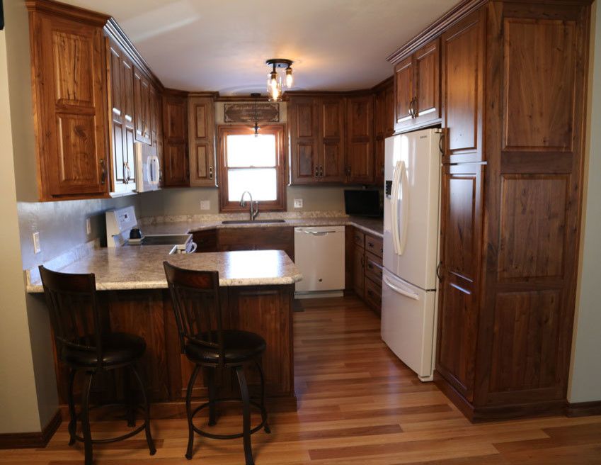 Home design - rustic home design idea in Cedar Rapids